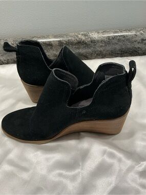 Toms Kallie Black Suede Wedge Heel Booties